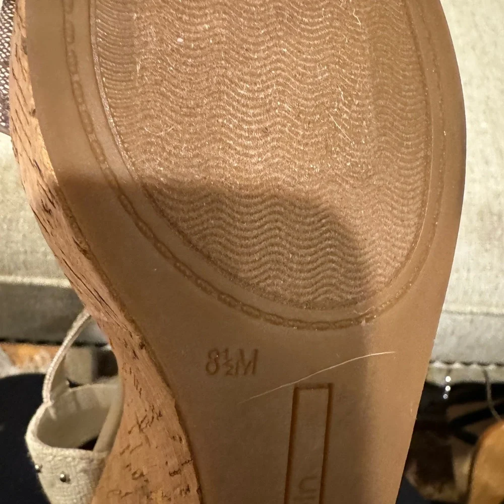 Brand New‎ Calvin Klein Karmona Sandals Natural Wedges. Size 8.5B